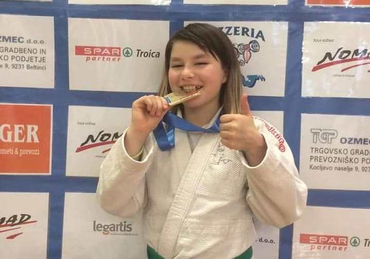  Judoka Carolina Szabo a cucerit aurul la Lendava