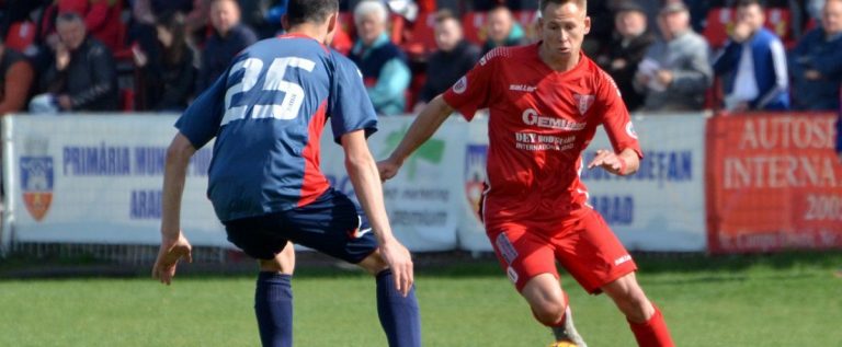 Doi foşti utişti sunt colegi la Rapid, iar Crişul l-a luat pe Bozian