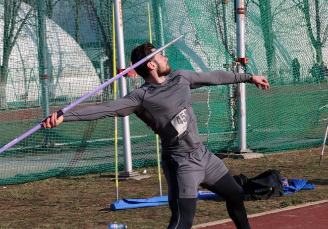 Atletul Denis Both e triplu medaliat la Naţionale