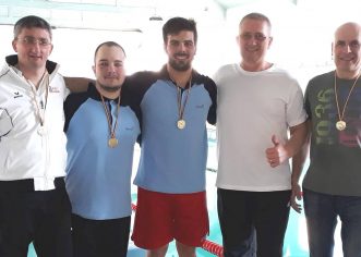 Înotătorii masters, medaliaţi la un concurs pe Bega