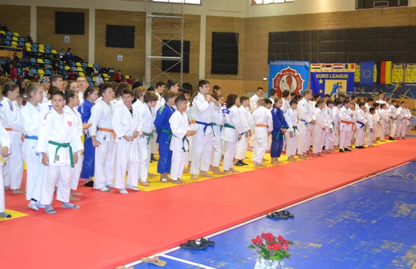  Micii judoka s-au întrecut pe tatami, la „Cupa Primăverii”