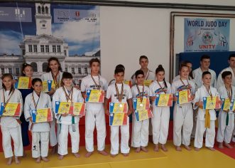 Aradul îşi cunoaşte bilanţul pe tatami, la jumătatea anului