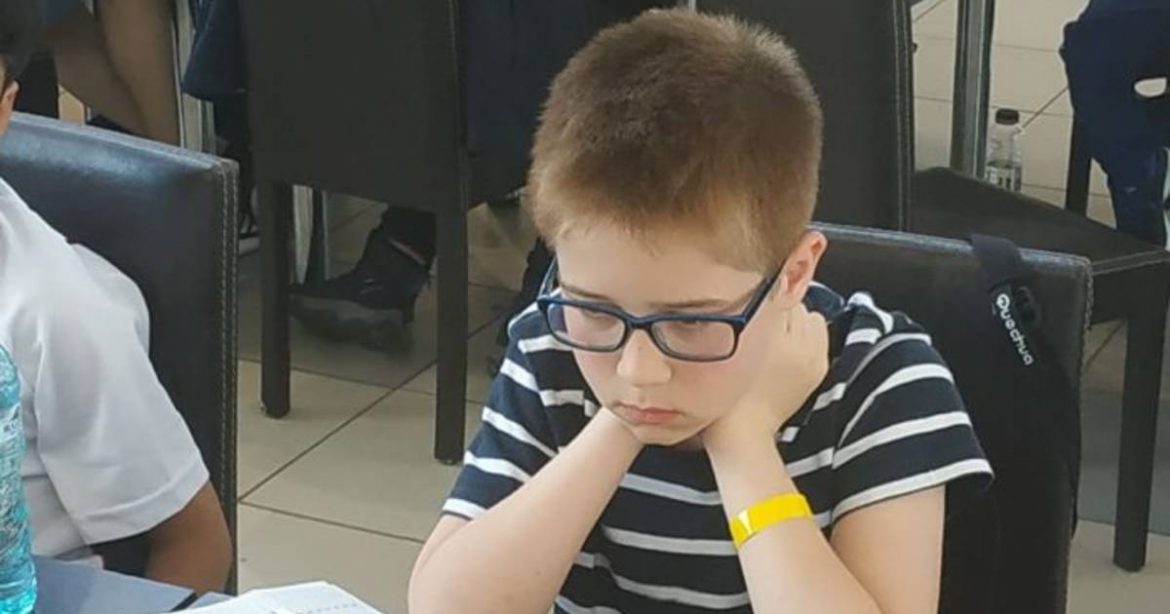 Arădeanul Filip Magold reprezintă România la şah online