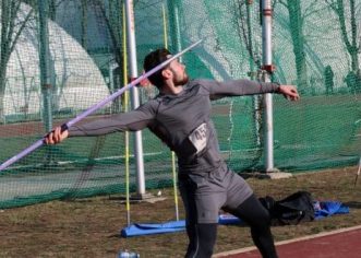 Atleţii seniori arădeni îşi fac încălzirea pentru revenirea pe “Gloria”