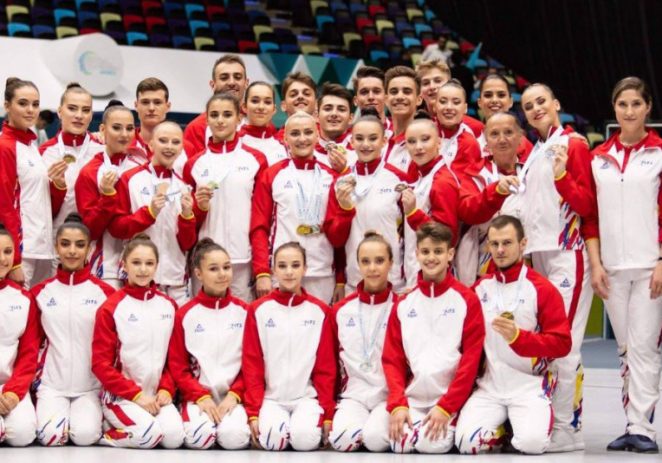 Gimnaştii de la CS Universitatea mai aşteaptă un an până la medaliile mondiale