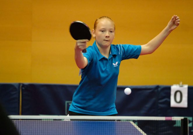 Arădeanca Adela Strună se numără printre “tricolorele” junioare de la tenis de masă