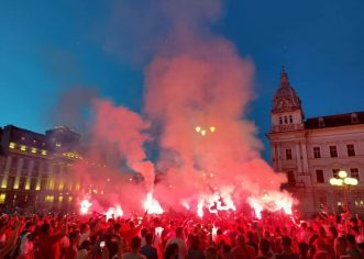 Suporterii rămân la… TV! Marii „specialişti” nu ştiu sau nu vor să asigure distanţare socială pe stadioane