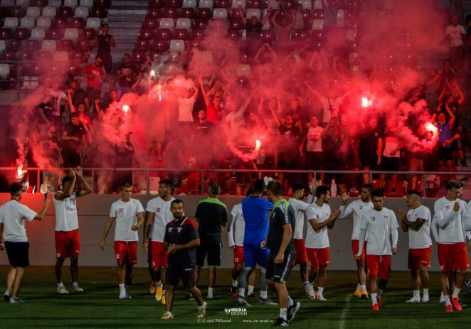Suporterii UTA-ei au făcut atmosferă, înaintea debutului favoriţilor pe noul stadion