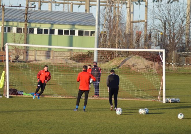 UTA a revenit la treabă, dar transferurile nu apar