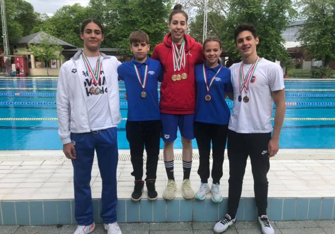 Înotătorii de la CSM Arad s-au remarcat la un concurs internaţional în Ungaria