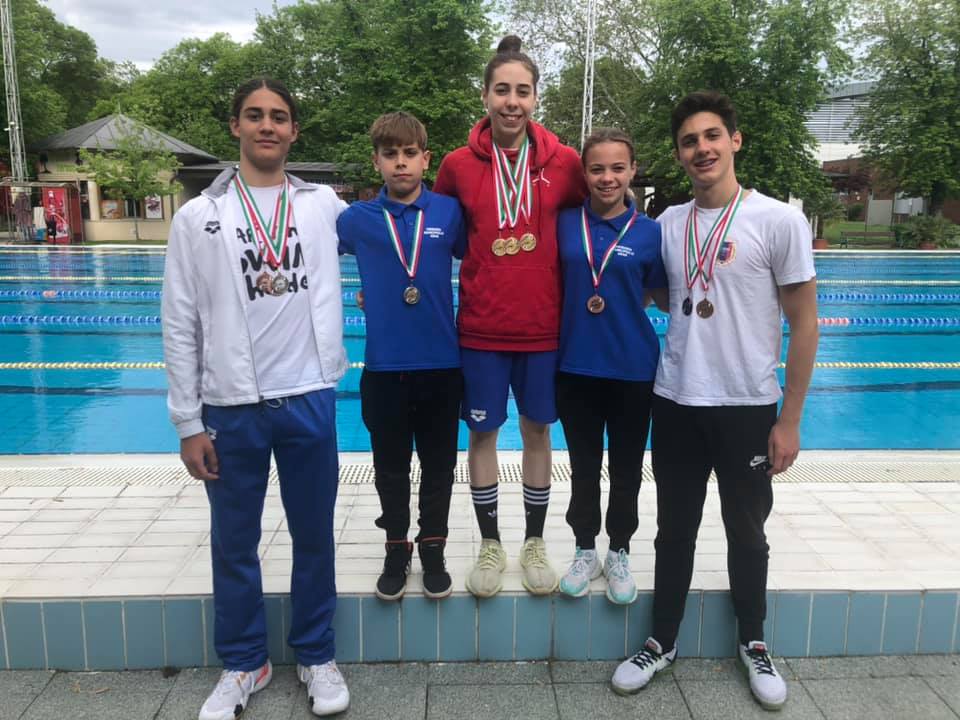  Înotătorii de la CSM Arad s-au remarcat la un concurs internaţional în Ungaria