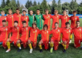 O serie de tineri fotbalişti arădeni luptă pentru a îmbrăca tricoul naţionalei U15