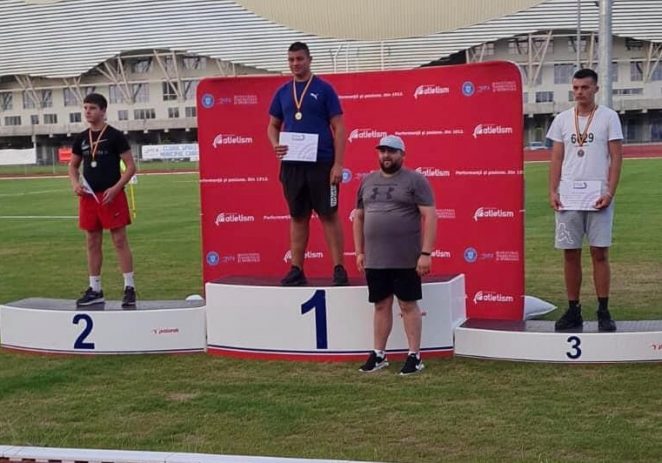 Doi atleţi arădeni medaliaţi la Naţionalele sub 16 ani. Mihai Motorca, campion la disc