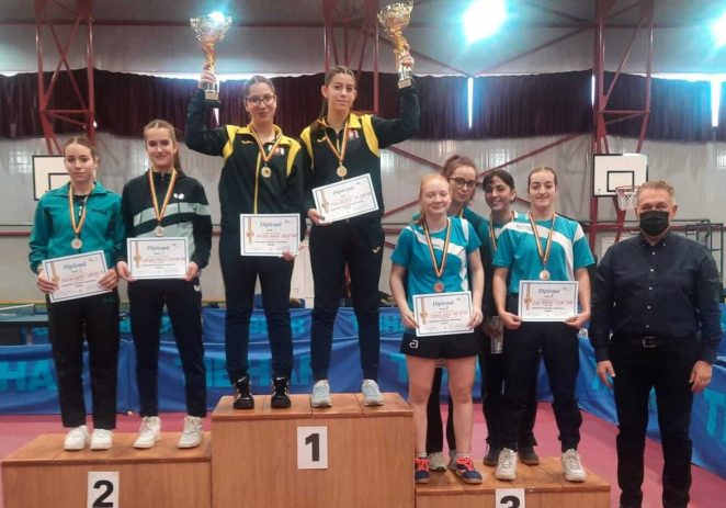 Jucătoarele de tenis de masă Irina Rus şi Adela Strună, pe podiumul naţional la tineret