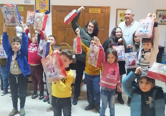 Și micii șahiști pecicani au primit cadouri de la Moș Crăciun