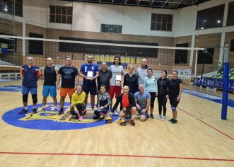 Fan Arad şi-a premiat campionii naţionali din 2021 la beach-volley, Cătălin Lelea şi Emil Lung