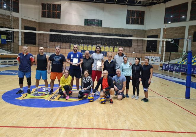 Fan Arad şi-a premiat campionii naţionali din 2021 la beach-volley, Cătălin Lelea şi Emil Lung