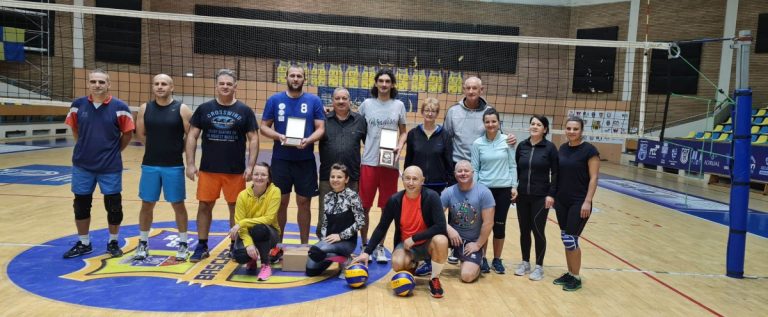 Fan Arad şi-a premiat campionii naţionali din 2021 la beach-volley, Cătălin Lelea şi Emil Lung