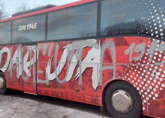 Autocarul UTA-ei a fost din nou vandalizat: autorii sunt suporterii lui “U” Cluj!