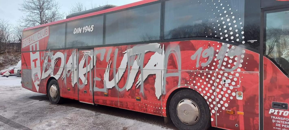  Autocarul UTA-ei a fost din nou vandalizat: autorii sunt suporterii lui “U” Cluj!