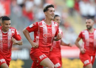 Becali ar fi mărit oferta pentru Miculescu, va renunţa UTA la golgheterul său odată ieşită din cursa pentru play-off?