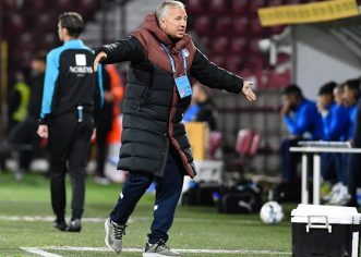 Dan Petrescu este nemulţumit de programarea meciului cu UTA: „Cum să jucăm marţi? Mi se pare penibil…”