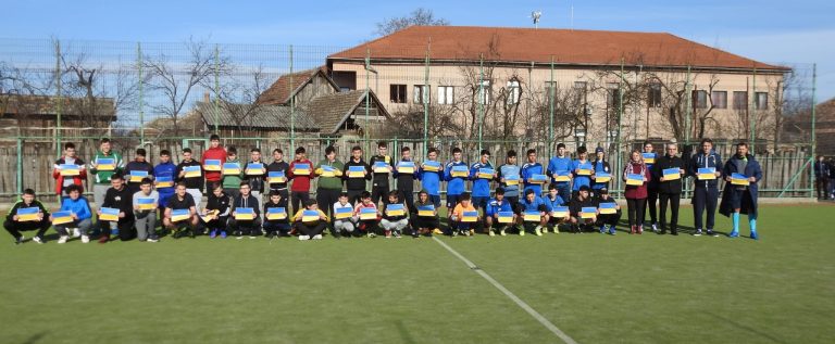 Moment de reculegere pentru victimele din Ucraina, la Cupa Primăverii la fotbal a Liceului Teoretic „Gheorghe Lazăr” din Pecica