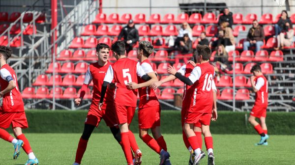  Aradul fotbalistic dă două campioane în sezonul regulat al Ligii Elitelor U15