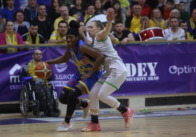 Ce nebunie de finală! “Galben-albastrele” Aradului au strălucit din nou şi vor juca sâmbătă, pentru trofeu!