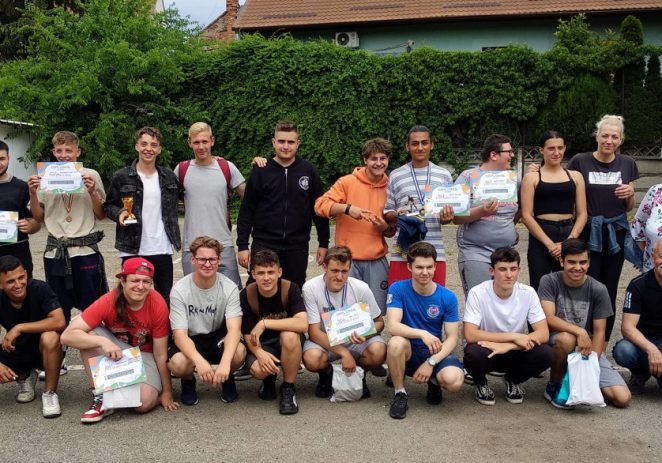 Liceul „Henri Coandă” Arad a sărbătorit Ziua Şcolii şi prin activităţi sportive