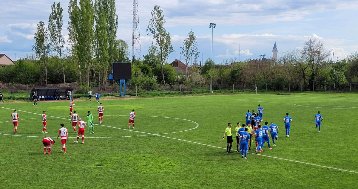  Crişul şi Lipova s-au anulat în derby şi rămân în afara locurilor de baraj din Liga a III-a!