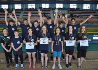 Weekend prolific pentru sportivii de la CSŞ Gloria: medalii la înot, lupte, kaiac şi atletism!