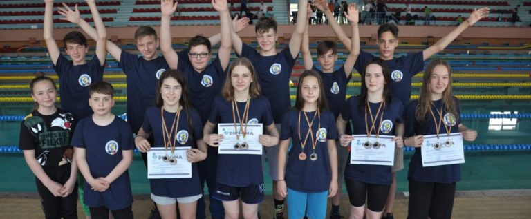 Înotătorii de la CSŞ Gloria au făcut valuri la Naţionalele Şcolare pentru cadeţi şi juniori