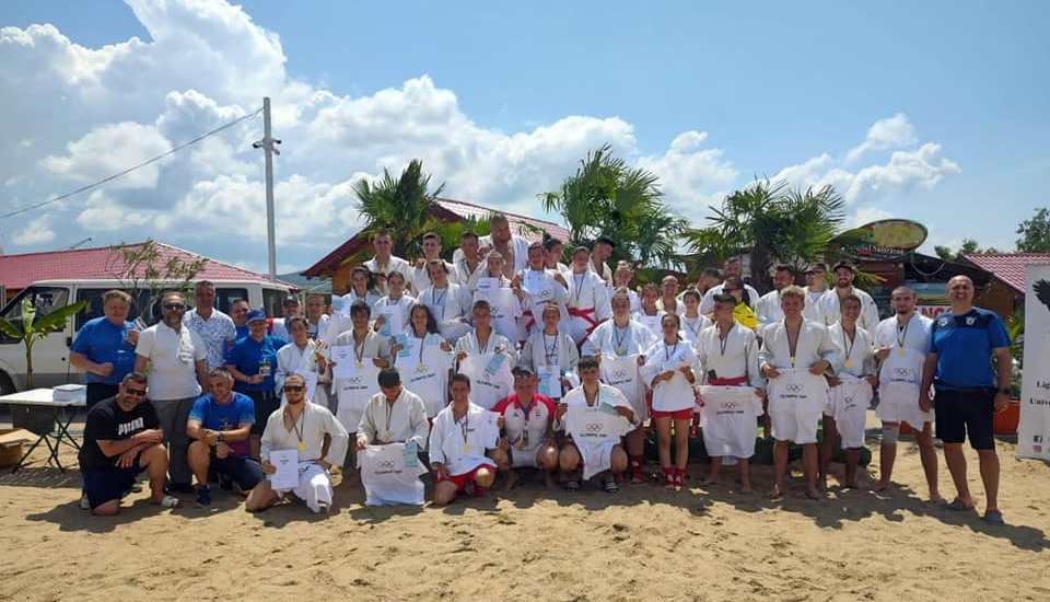  Sportivii combinatei Arad – Ghioroc au urcat pe podiumul naţional de sambo pe plajă