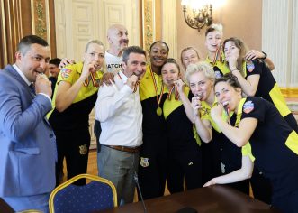 Mai primeşte sportul arădean bani de la Primărie?! Bibarţ şi-a făcut imagine cu UTA şi vicecampioana FCC UAV, iar acum se face că… plouă