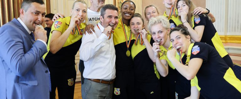 Mai primeşte sportul arădean bani de la Primărie?! Bibarţ şi-a făcut imagine cu UTA şi vicecampioana FCC UAV, iar acum se face că… plouă