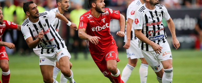 Patru echipe rămân neînvinse în Superligă. UTA iese din Top 10, dar e la patru puncte de lider!