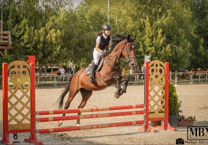 Daria Bătrân a debutat cu dreptul în echitație, podium la primul concurs!
