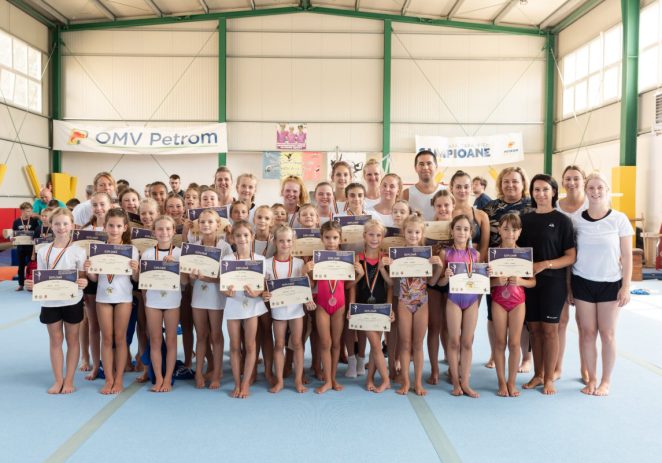 Micii gimnaști s-au pregătit în cadrul stagiului Gym Camp Arad 2022