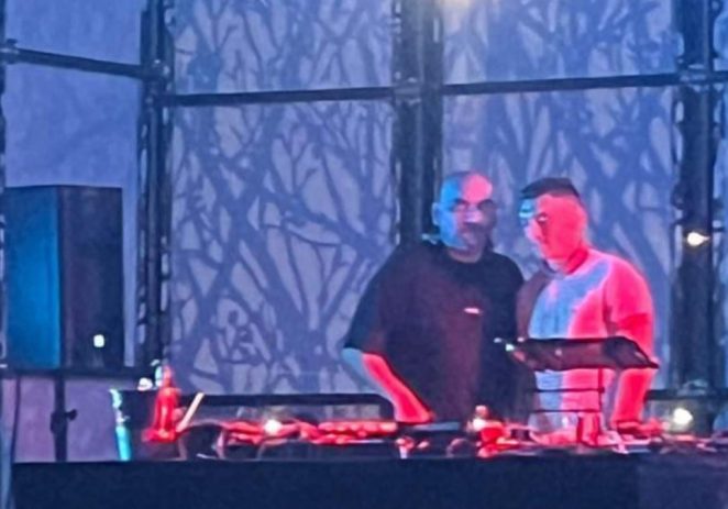 Cât mai rezistă Keșeru la Arad?! Utistul plătit regește a fost Dj la un party, în weekend…