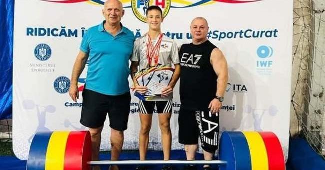 Halterofilii arădeni de la AMEFA și CSM au urcat pe podiumul național al juniorilor