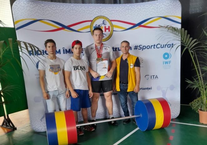 Halterofilii de la CSM Arad au cucerit opt medalii la finala națională a juniorilor