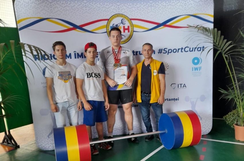  Halterofilii de la CSM Arad au cucerit opt medalii la finala națională a juniorilor