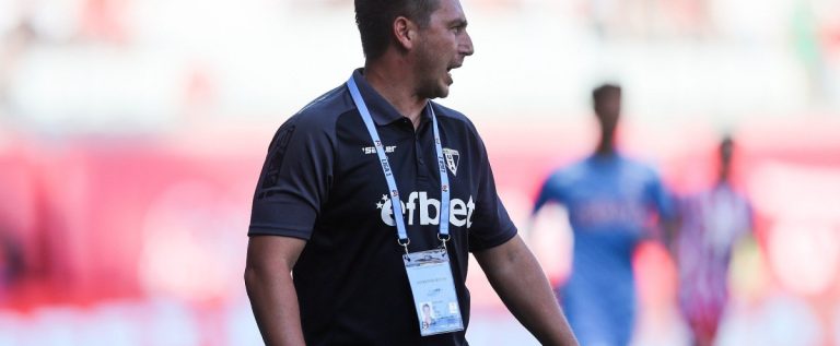 Poenaru nu mai acceptă alibiuri, la UTA: „Suntem datori față de fani și club, mergem la Botoșani să câștigăm!“