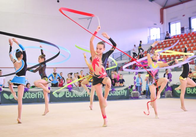 Arad Trophy, regal internațional pe covorul ritmicii! Gimnaste din cinci țări vor concura, în weekend, la Polivalentă