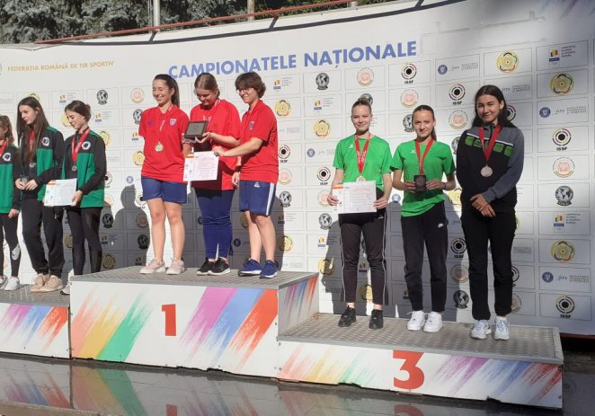 Pistolarele de la CSM Arad au urcat de două ori pe podiumul național al junioarelor