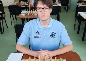 Șahistul arădean Alexandru Balaban Voia a reușit surpriza la debutul Mondialului de șah pentru juniori!