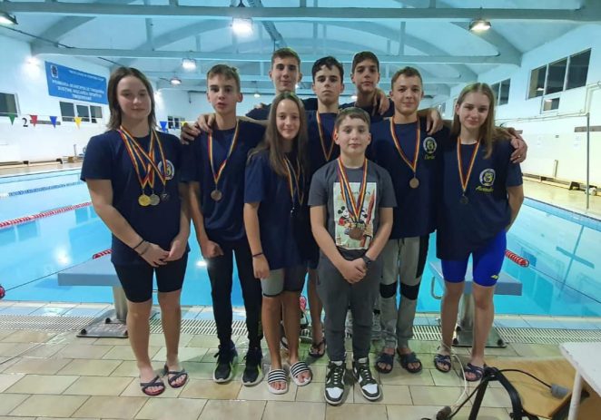 Salbă de medalii la competiții internaționale, pentru înotătorii și luptătorii de la CSȘ Gloria Arad
