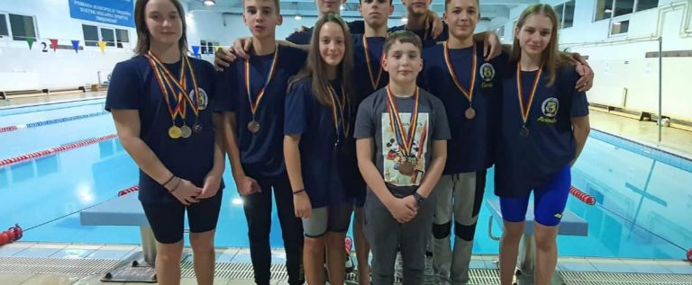 Salbă de medalii la competiții internaționale, pentru înotătorii și luptătorii de la CSȘ Gloria Arad