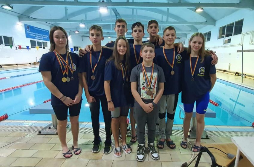  Salbă de medalii la competiții internaționale, pentru înotătorii și luptătorii de la CSȘ Gloria Arad